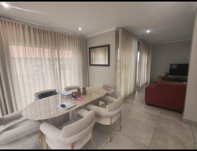 4 BEDROOM HOUSE FOR SALE IN THATCHFIELD